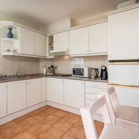 מלון דירות T2 Plaza 3*